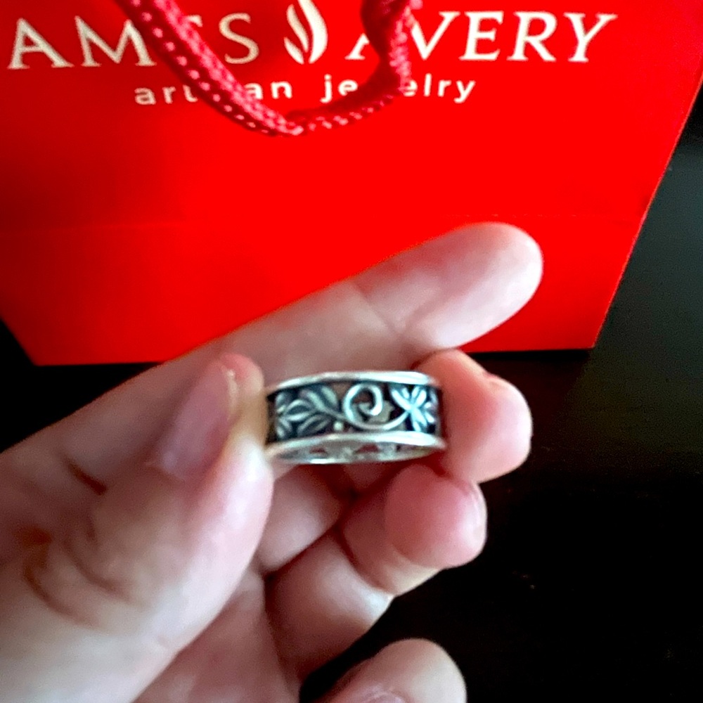 James Avery Retired Vine Ring